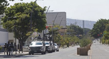 Sujetos arrojan "ponchallantas" en la zona de la Glorieta de Colón, en Guadalajara; se reportan varios vehículos dañados