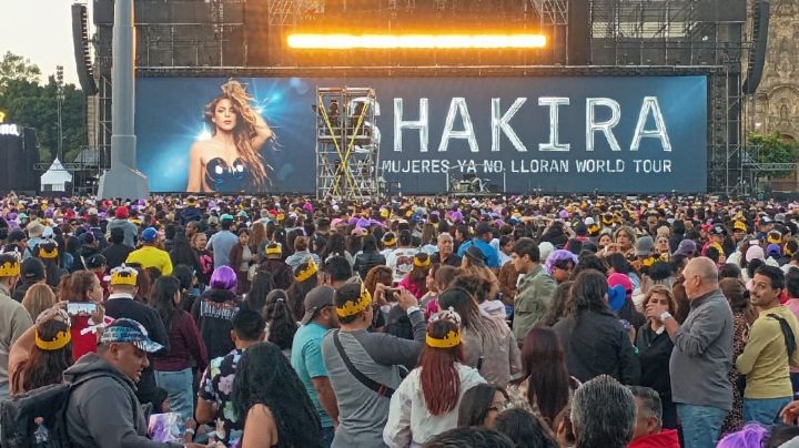 Shakira en el CDMX: asistentes llegan al Zócalo en medio de policías y revisiones aleatorias