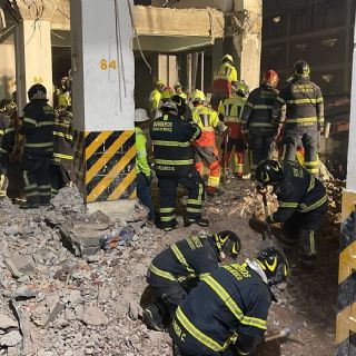 Hallan cuerpo de segundo trabajador en colapso en San Antonio Abad; falta localizar a una víctima