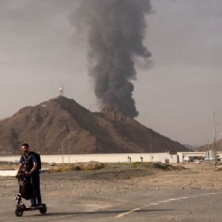 OMS alerta por riesgos a la salud tras lluvia ácida en Irán por ataques a instalaciones petroleras