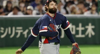 ¡Increíble! Lanzador de República Checa que trabaja como electricista 'seca' a Japón en el Clásico Mundial y recibe una ovación del público nipón en su último juego