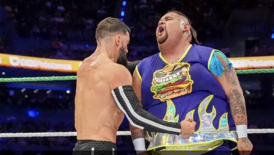 El luchador ‘Niño Hamburguesa’ fue despedido de Triple A tras agredir a codazos a un aficionado