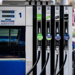 Gasolina en EU llega a los 3.57 dólares por galón ante trabas en el suministro mundial de petróleo