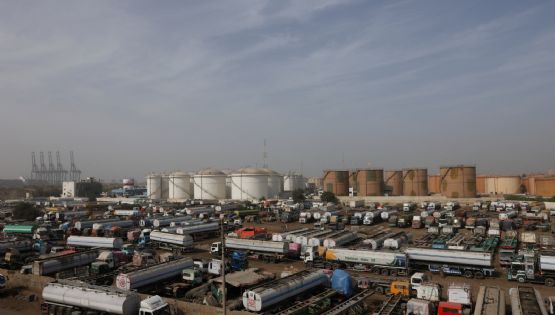 Precio del barril de petróleo de Brent supera los 100 dólares al cierre; es la cotización más alta desde 2022