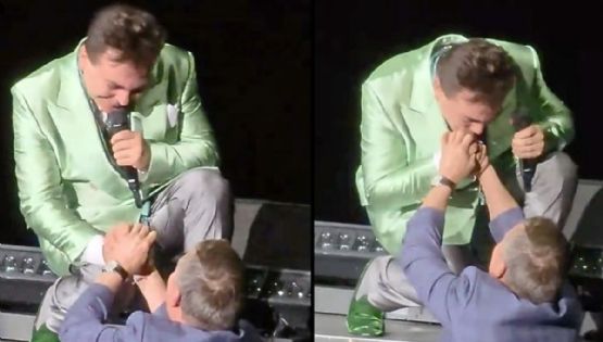 Emociona a Cristian Castro presencia de Julio César Chávez en su concierto en el Auditorio: pide ovación y le besa la mano