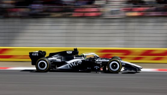 Checo Pérez termina la carrera sprint del GP de China en el lugar 19 a pesar de que su auto se le ‘desarmaba’; George Russell volvió a ganar