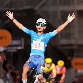 Isaac del Toro gana la sexta etapa de la Tirreno-Adriático
