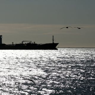 Precio del petróleo sube más del 40% en las primeras dos semanas del conflicto de Medio Oriente