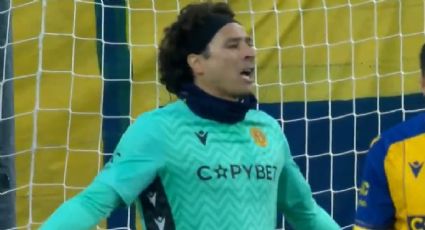 ¡Fiel a su estilo! Memo Ochoa ‘se amarra’ en un tiro de esquina y permite gol en el área chica a menos de tres meses del Mundial