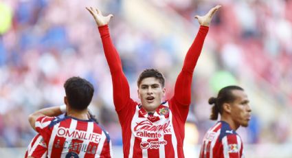 Chivas golea a Santos Laguna con doblete de 'La Hormiga' González y un poema de 'taquito' de Ricardo Marín