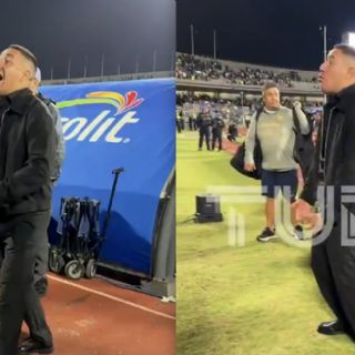 Efraín Juárez encara a la tribuna y se señala los genitales para presumir la ‘garra’ de Pumas