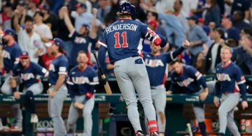 Estados Unidos sufre hasta el final con República Dominicana, pero avanza a la Final del Clásico Mundial de Beisbol