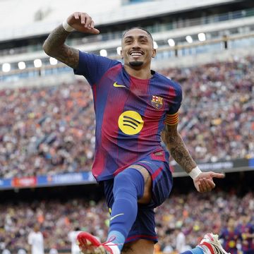 Barcelona pone orden: golea al Sevilla con triplete de Raphinha y se mantiene como líder en LaLiga