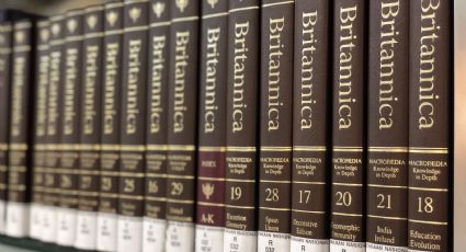 La Enciclopedia Británica demanda a OpenAI por usar su información para entrenar a la inteligencia artificial