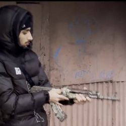 Detienen al rapero italiano Baby Gang por posesión de armas, robo y lesiones