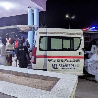 Ataques con explosivos en tres sitios de Nigeria dejan decenas de personas muertas y heridas