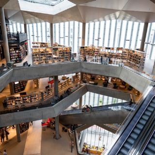 La Asociación de Bibliotecas Noruegas rompe con la princesa Mette-Marit por sus vínculos con Epstein