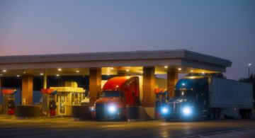 El diésel en EU rebasa los cinco dólares por galón tras conflicto contra Irán y cierre de Ormuz