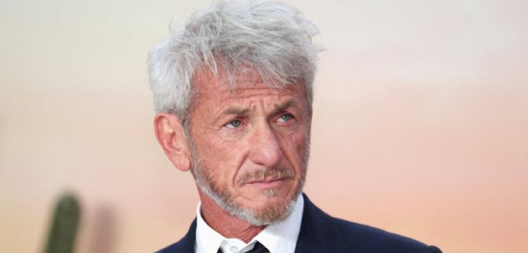 Sean Penn recibe un Óscar simbólico en Ucrania hecho con un vagón de tren dañado por Rusia