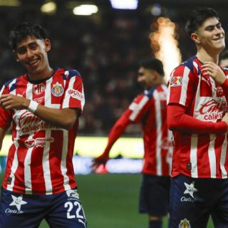 ¡En plan grande! Chivas vapulea con 'manita' al León y a base de golazos retoma el liderato general