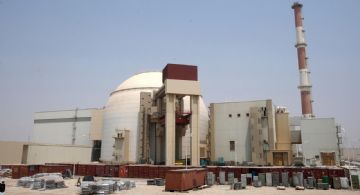 Proyectil alcanza a una central nuclear iraní cerca del golfo Pérsico, reporta la OIEA