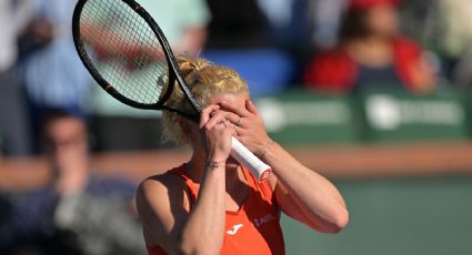 Frustración: Tenista se cae en el último punto y pierde el partido, luego desaira a su rival y sale de la cancha entre lágrimas