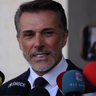 Mayer unifica a diputados de Morena y oposición, pero en su contra, horas después de regresar