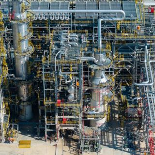 El precio del gas natural se dispara casi un 30% tras ataques a instalaciones en Medio Oriente