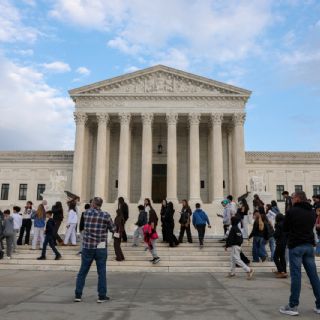 Corte Suprema de EU evalúa la prohibición de armas de fuego para consumidores de drogas ilegales