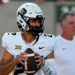 Muere el quarterback de la Universidad de Colorado a los 23 años tras perder el control de su Tesla