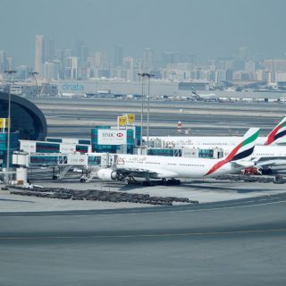 Aerolíneas de Emiratos Árabes Unidos reanudarán un número limitado de vuelos desde Dubái
