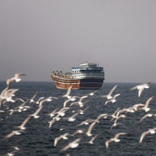 Aumenta el precio del petróleo hasta un 8% el lunes tras afectaciones en el estrecho de Ormuz