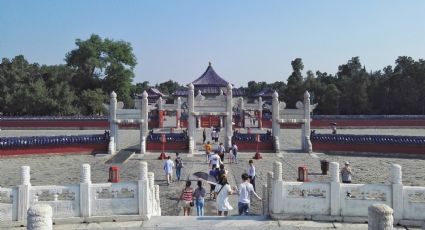 China reporta el primer deceso de un ciudadano en ataques a Irán; evacúa a 3 mil