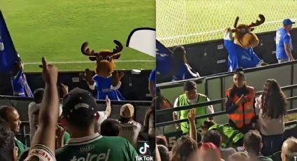 México mágico: botarga de Telcel hace señas obscenas a aficionados y lanza mentadas en el partido León vs Necaxa