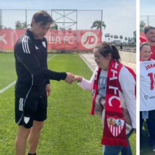 Matías Almeyda, DT del Sevilla, se emociona al recibir a cuatro aficionados con síndrome de Down