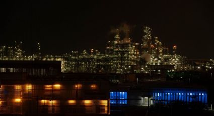 Marina alerta por riesgo a la navegación tras el derrame de combustible en la refinería de Dos Bocas