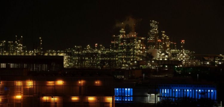 Marina alerta por riesgo a la navegación tras el derrame de combustible en la refinería de Dos Bocas