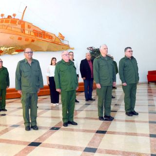 "Seríamos ingenuos si no lo hacemos": Cuba se prepara para un posible ataque militar de EU