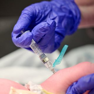 El escepticismo en EU se extiende más allá de las vacunas hacia otros cuidados para recién nacidos