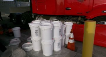 Mexicano es detenido por intentar ingresar a EU con más de 400 kilos de metanfetamina líquida