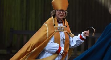 Entronizan a Sarah Mullally, la primera mujer arzobispa de Canterbury después de 105 hombres