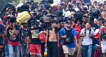 Caravana de migrantes camina desde Chiapas para pedir apoyo ante la lentitud de sus trámites