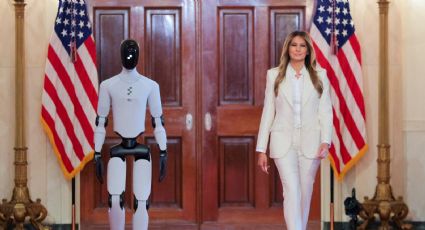 Melania Trump llega acompañada de un robot humanoide a cumbre internacional sobre educación y tecnología