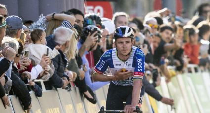 Drama: el ciclista Remco Evenepoel cae a metros de la meta en caótico final de la tercera etapa de la Vuelta a Catalunya