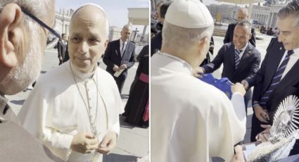 Delegación del Real Oviedo regala camisetas del club al papa León XIV en visita al Vaticano para celebrar el centenario del equipo de Grupo Pachuca