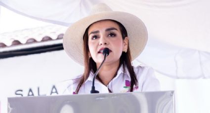 Morenistas gritan “Morón, Morón” a Grecia Quiroz a su llegada al pleno del Senado