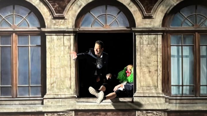 Brozo y Loret se asoman a la realidad desde el balcón de Palacio Nacional, ahí descubren que una cosa es que se te quemen las piernas por asolearte y otra que traigas al país incendiado