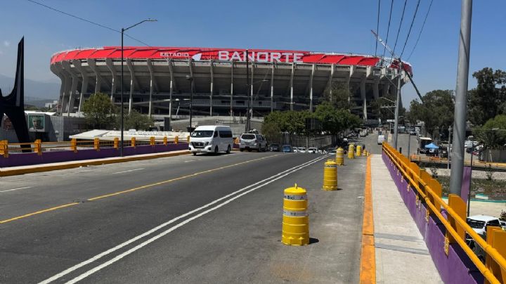Estadio Azteca: entre el caos, martillazos, protestas y una fachada falsa alista su reapertura