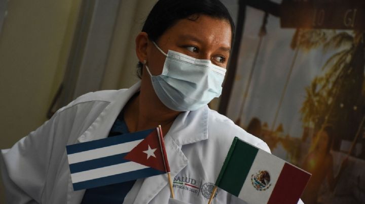 Sheinbaum asegura que los médicos cubanos reciben un salario, pero contrato revela transferencias al régimen de Díaz-Canel