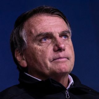 Sale del hospital expresidente Bolsonaro tras dos semanas; comienza 90 días de prisión domiciliaria